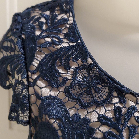 Lined lace blouse - Picture 2 of 6